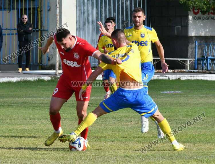Нулево реми в регионалното футболно дерби между „Хасково“ и „Димитровград“ 