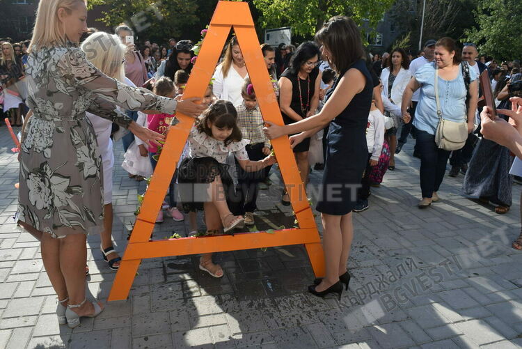 Мнозинството от кърджалийци поставят слаба оценка на нивото на образование в областта,оценките от матури и НВО сочат добро равнище