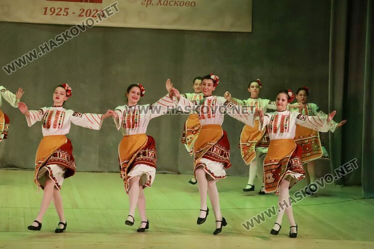 С празнична служба и концерт отпразнуваха 100-годишния юбилей на арменската църква и училище в Хасково