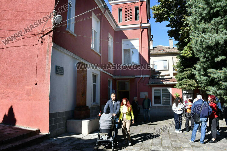 С празнична служба и концерт отпразнуваха 100-годишния юбилей на арменската църква и училище в Хасково