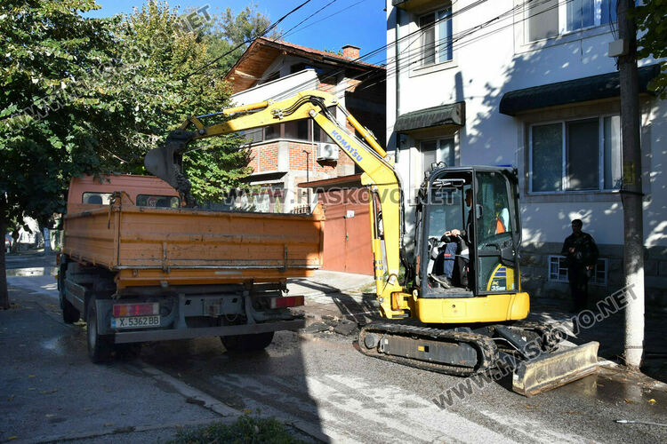 Авария до Жандармерията спря водата на живеещите по ул. „Г.Кирков“ в Хасково