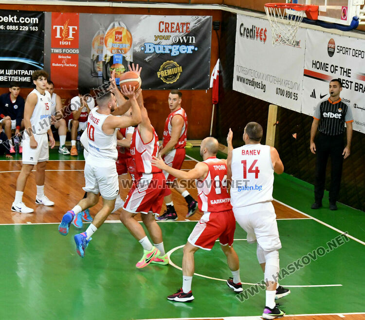 „Хасково“ победи „Чавдар“ с 91:72 и е първи в баскетболната втора лига