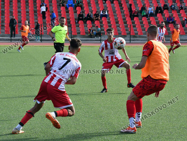 ФК „Хасково“ спечели градското дерби, след като изоставаше в резултата