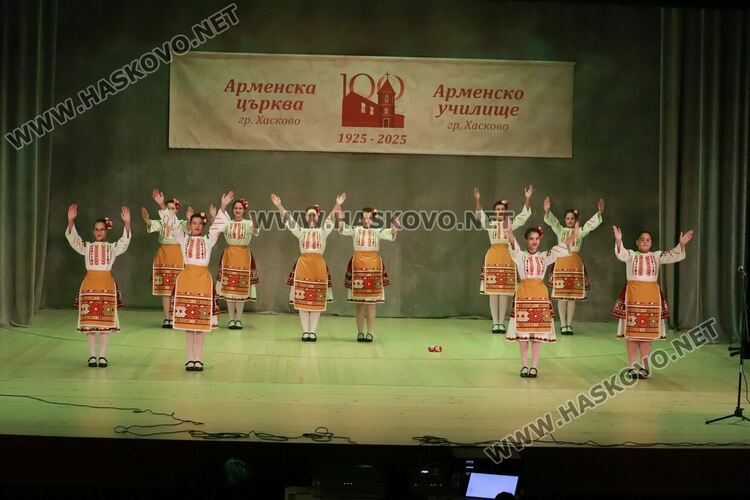 С празнична служба и концерт отпразнуваха 100-годишния юбилей на арменската църква и училище в Хасково
