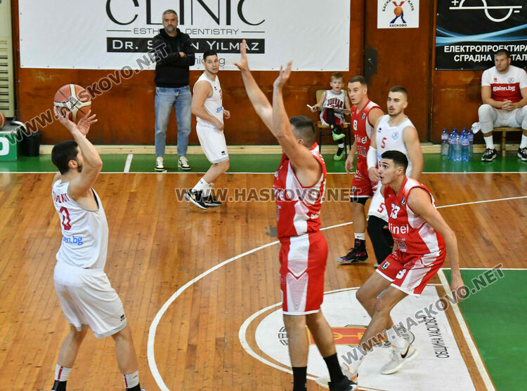 „Хасково“ победи „Чавдар“ с 91:72 и е първи в баскетболната втора лига
