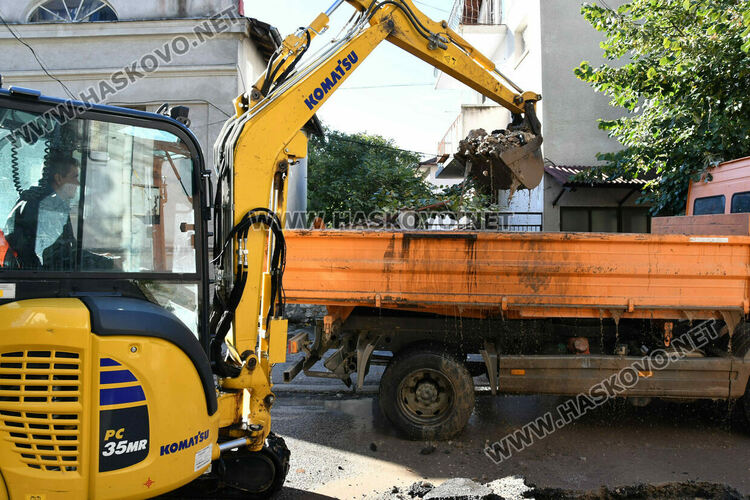 Авария до Жандармерията спря водата на живеещите по ул. „Г.Кирков“ в Хасково