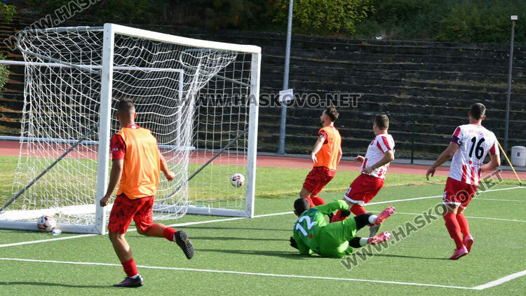 ФК „Хасково“ спечели градското дерби, след като изоставаше в резултата