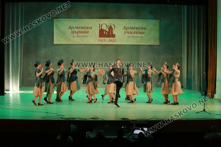С празнична служба и концерт отпразнуваха 100-годишния юбилей на арменската църква и училище в Хасково
