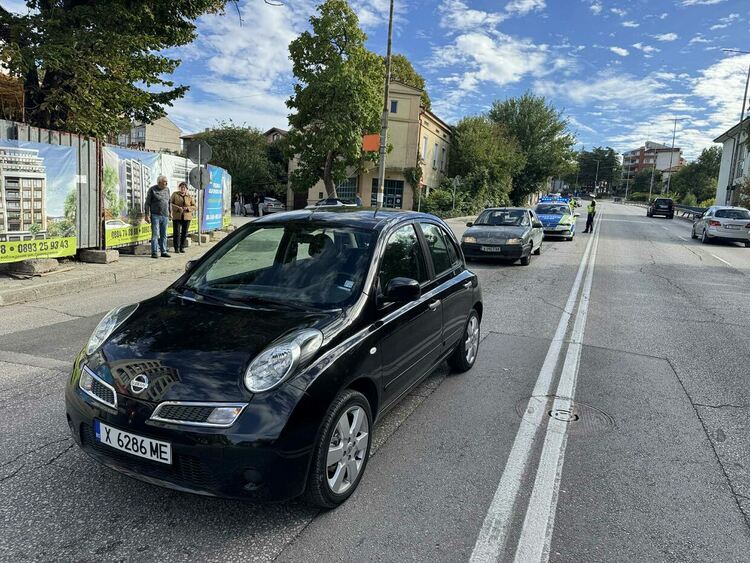 „Рено“ удари „Нисан“ на бул „Освобождение“ в Хасково