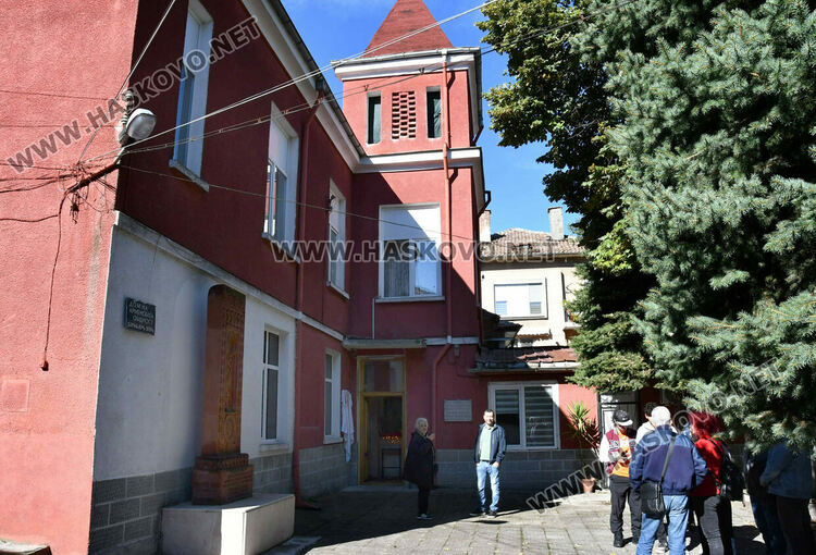 С празнична служба и концерт отпразнуваха 100-годишния юбилей на арменската църква и училище в Хасково