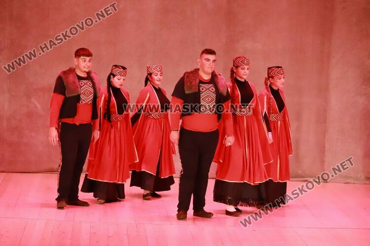 С празнична служба и концерт отпразнуваха 100-годишния юбилей на арменската църква и училище в Хасково