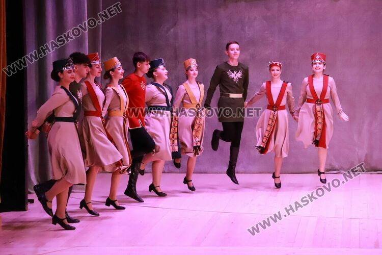 С празнична служба и концерт отпразнуваха 100-годишния юбилей на арменската църква и училище в Хасково