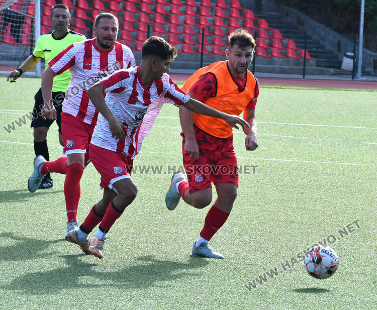ФК „Хасково“ спечели градското дерби, след като изоставаше в резултата