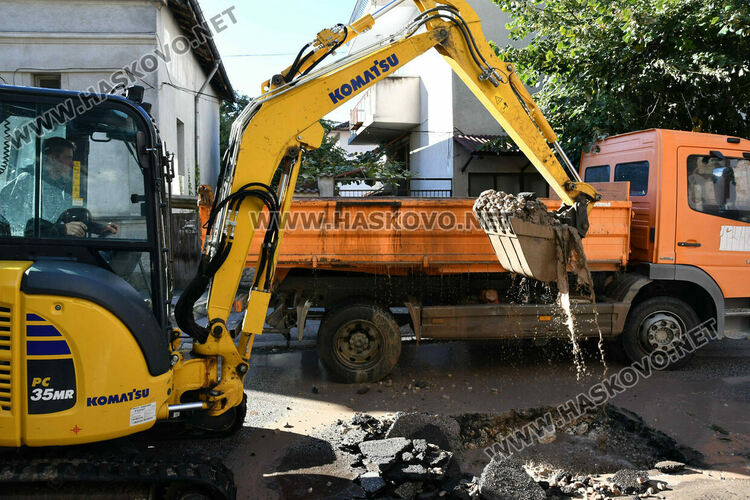 Авария до Жандармерията спря водата на живеещите по ул. „Г.Кирков“ в Хасково