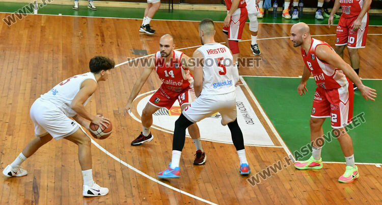 „Хасково“ победи „Чавдар“ с 91:72 и е първи в баскетболната втора лига