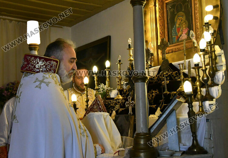 С празнична служба и концерт отпразнуваха 100-годишния юбилей на арменската църква и училище в Хасково