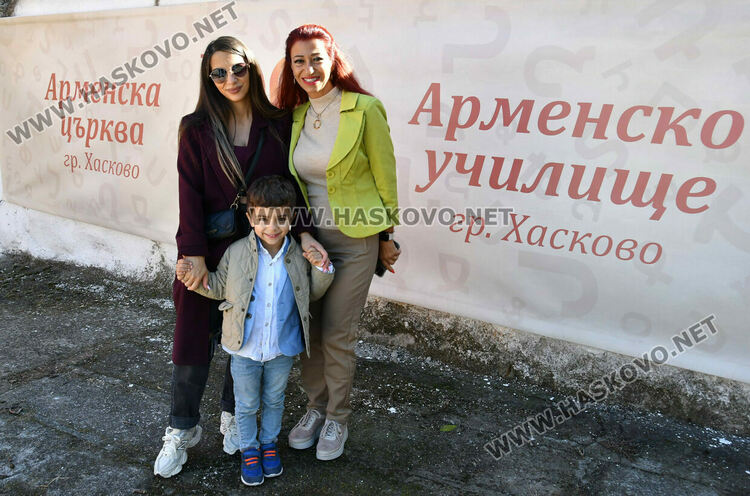 С празнична служба и концерт отпразнуваха 100-годишния юбилей на арменската църква и училище в Хасково