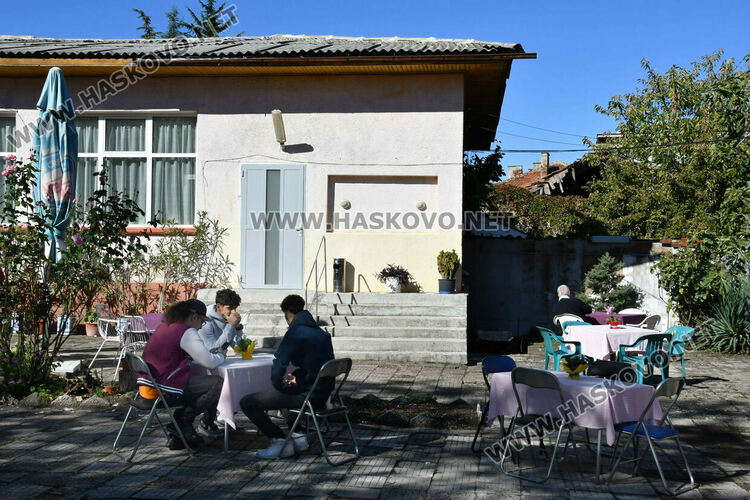 С празнична служба и концерт отпразнуваха 100-годишния юбилей на арменската църква и училище в Хасково