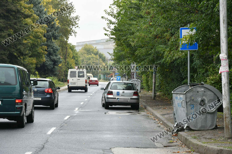 Учебни коли се струпват на бул. „Илинден“, защото от там започват шофьорските изпити