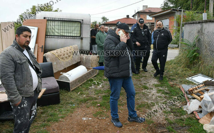 Разрушаването на незаконни имоти започна от кв. „Република“, 5-членно семейство остава без дом