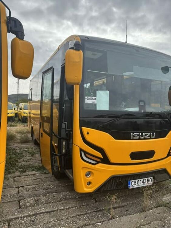 Радомир сред 15-те общини в България, които получиха нов училищен автобус от МОН