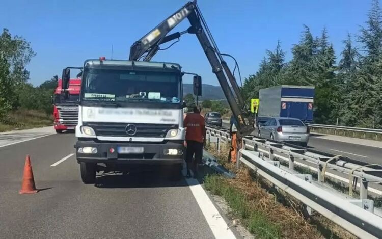 Монтажът на мантинели вече е огромен бизнес, с поръчки за стотици милиони лева