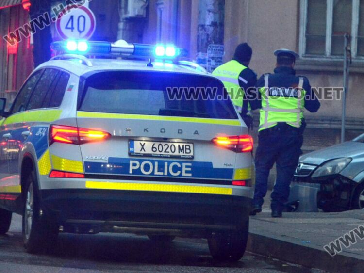 Пиян водач удари четири паркирани коли