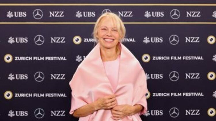 Памела Андерсън изненада с визуалната си трансформация