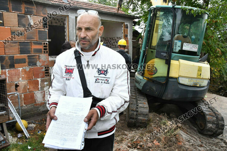 Разрушаването на незаконни имоти започна от кв. „Република“, 5-членно семейство остава без дом