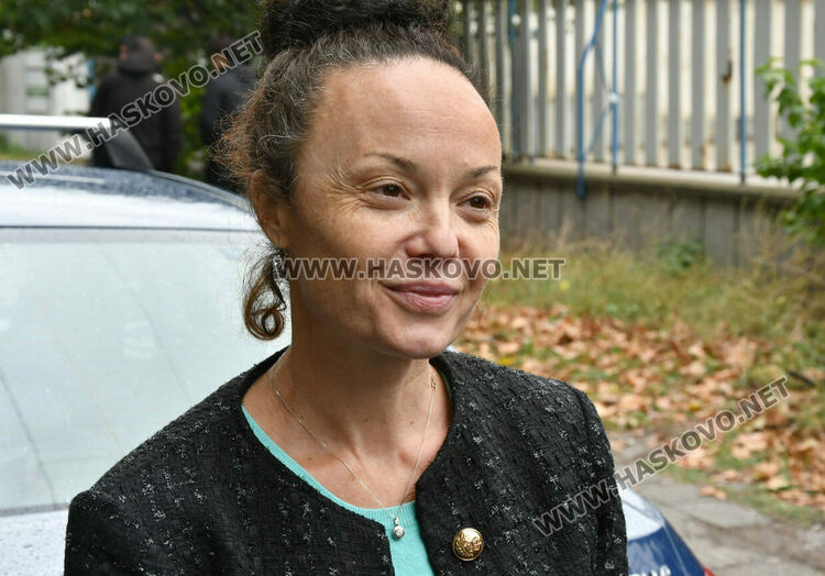 Учебни коли се струпват на бул. „Илинден“, защото от там започват шофьорските изпити