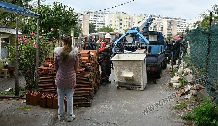 Разрушаването на незаконни имоти започна от кв. „Република“, 5-членно семейство остава без дом
