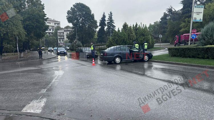 Катастрофа на входа на Димитровград затруднява движението