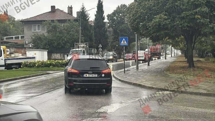 Катастрофа на входа на Димитровград затруднява движението