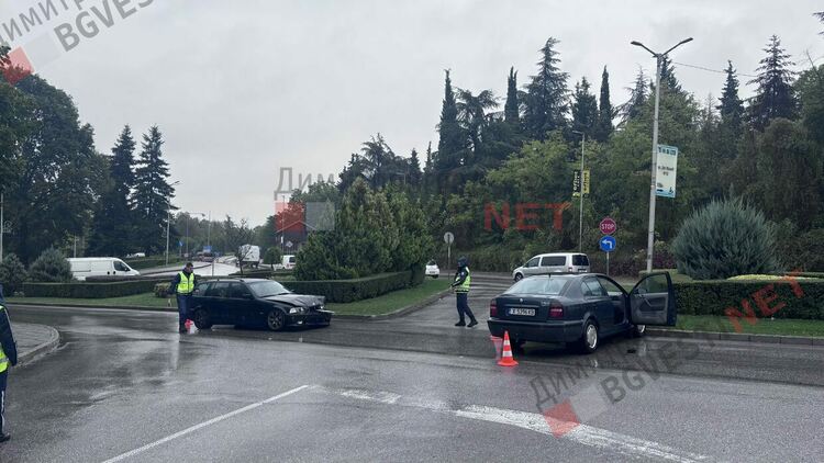 Катастрофа на входа на Димитровград затруднява движението