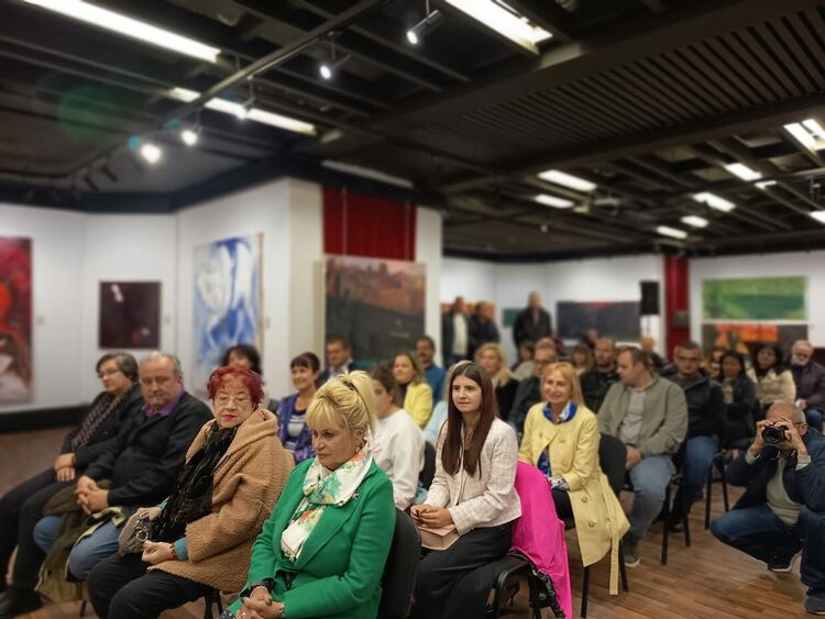 "Самодива"  слезе за малко  от сцената и "Феникс"  полетя