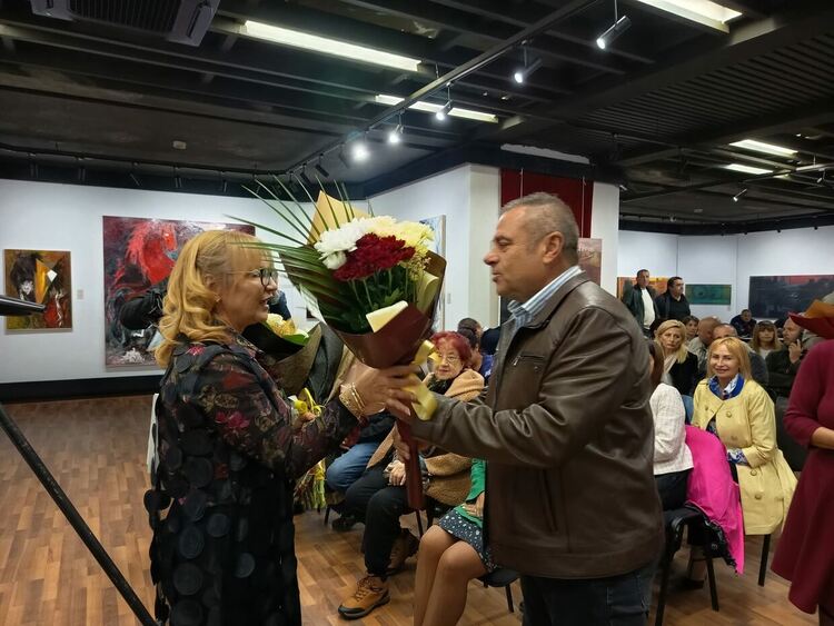 "Самодива"  слезе за малко  от сцената и "Феникс"  полетя