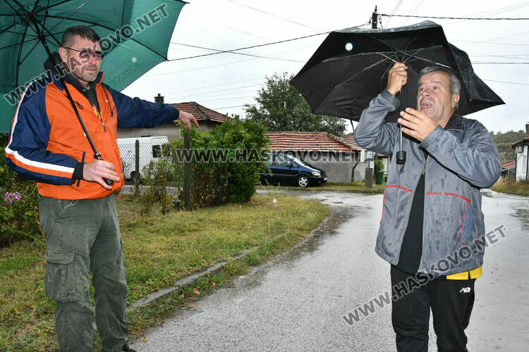 В кв. „Болярово“ се жалват от пропаднал асфалт и неработещи отводнителни шахти 