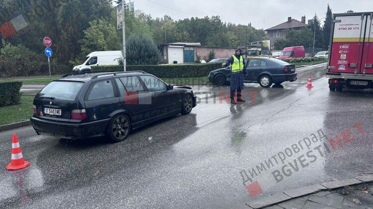 Катастрофа на входа на Димитровград затруднява движението