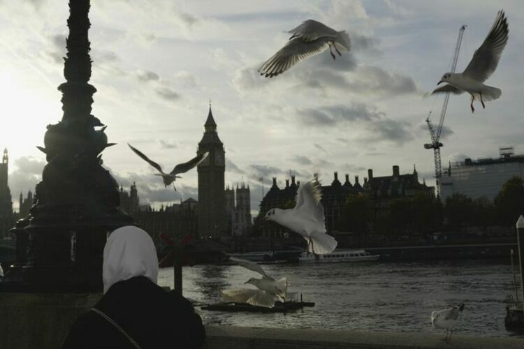 Българи са замесени в схема за контрабанда на хиляди смартфони от Великобритания в Китай