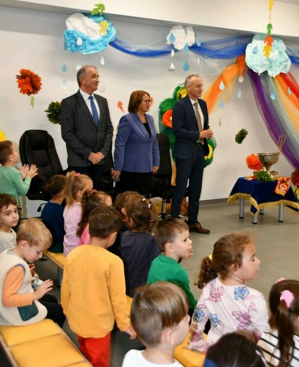 Министър Вълчев и кметът на Асеновград откриха новата детска градина в града