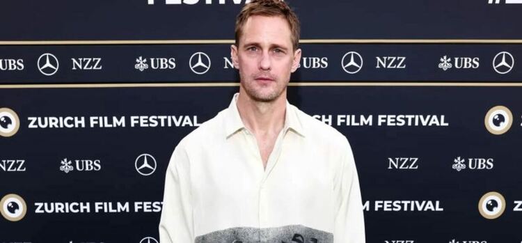 Петъчна доза секс: Александър Скарсгард и фетишисткото му обличане