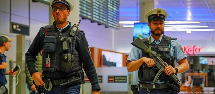 В Германия дискутират как да се справят със заплахата от дроновете след появата на безпилотни летателни апарати над летището в Мюнхен