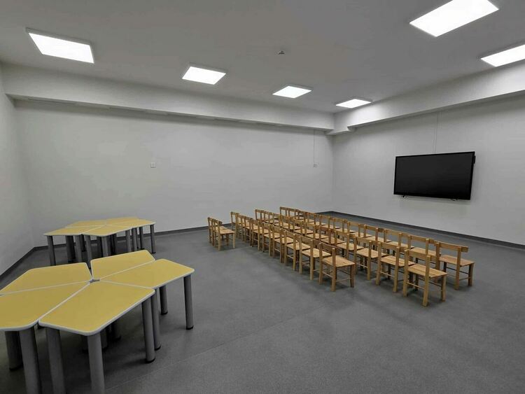 Министър Вълчев и кметът на Асеновград откриха новата детска градина в града