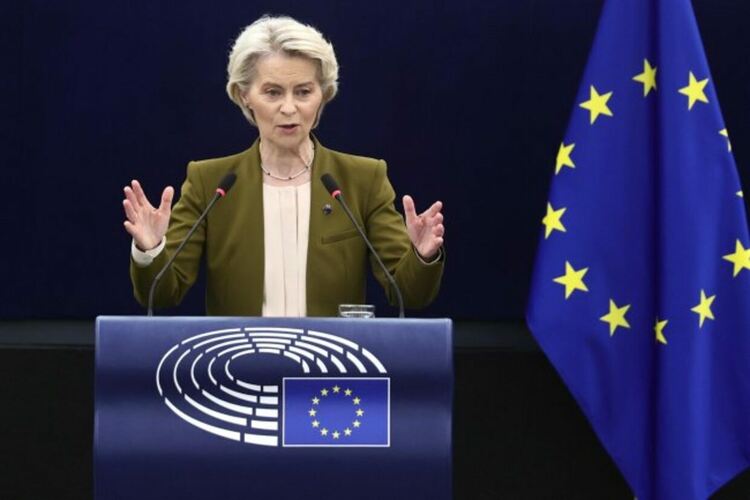 Европейският парламент отхвърли и двата вота на недоверие срещу Фон дер Лайен