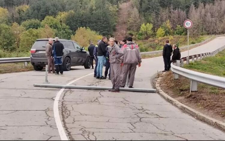 Пътят на язовирната стена в лесопарка „Липник“ е затворен