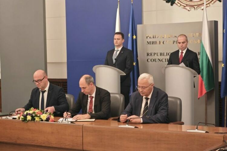 НКЖИ, ЕСО и „ЕСО Чардж“ подписаха меморандум за изграждане на 249 зарядни станции за електромобили Сн.Министерство на енергетиката