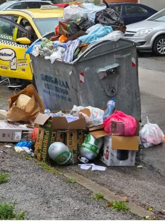 Много кофи в „Люлин“ и „Красно село“ преливат. Все пак в районите се случва някакво обслужване.