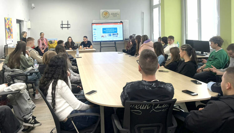 МВР и учениците от Езиковата борят престъпността заедно