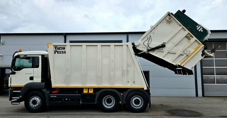 „Гората.бг“ закупи два камиона за почистване в помощ на София