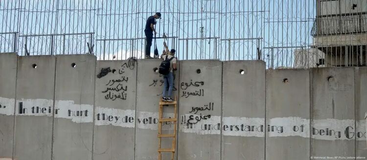 Може ли да се преодолее стената от взаимно недоверие и отчуждение?